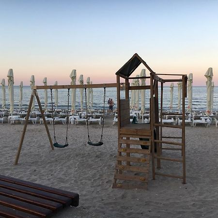 Ely Residence Мамая Екстериор снимка