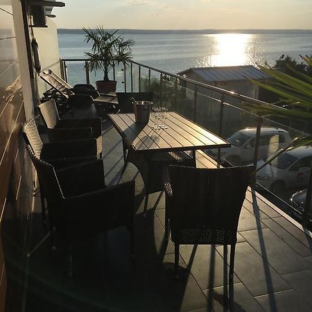 Ely Residence Мамая Екстериор снимка